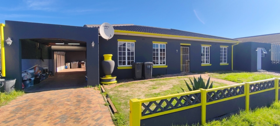 4 Bedroom Property for Sale in Strandfontein Village Western Cape